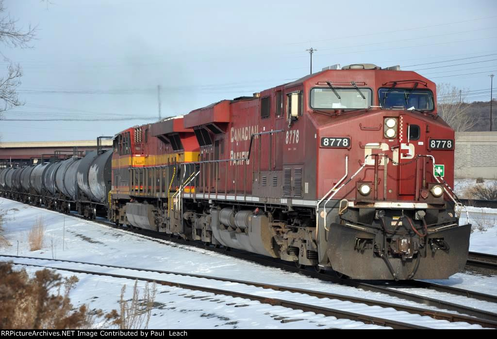 Eastbound manifest eases up to the signal